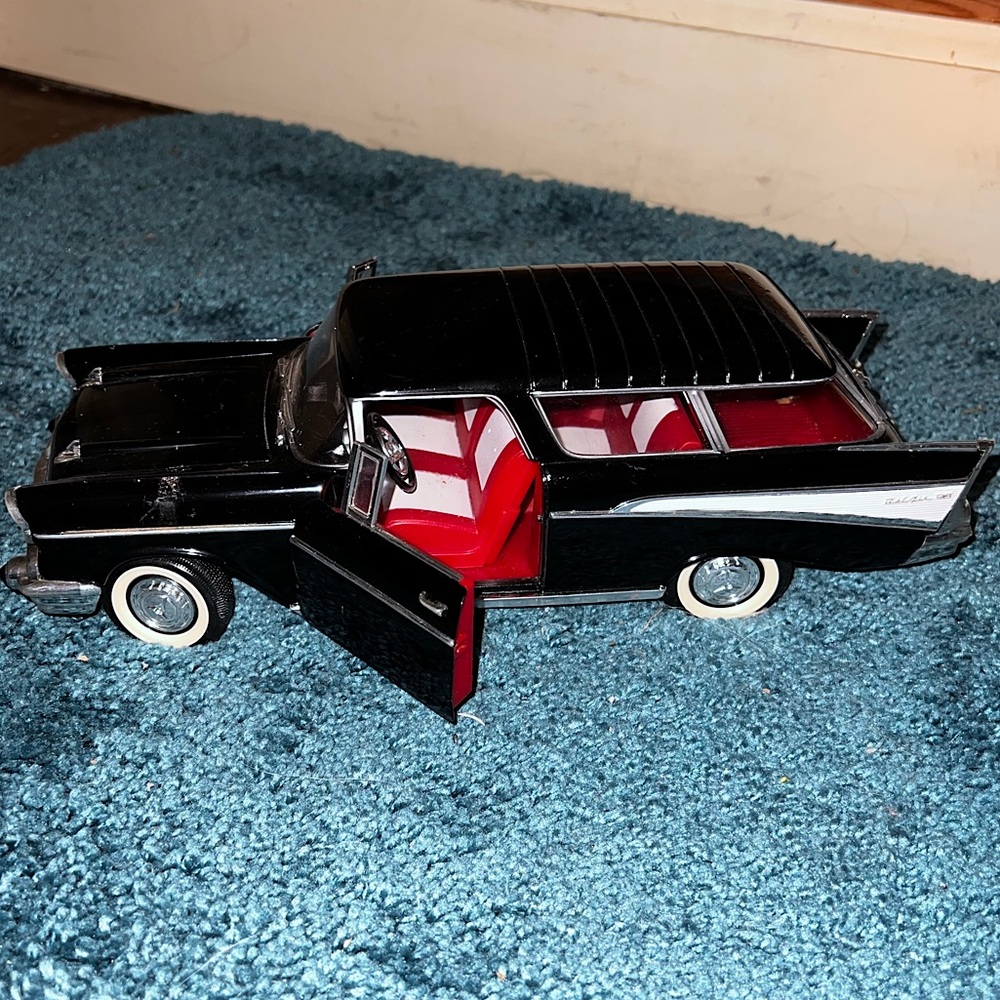 1957 Chevrolet Bel Air Black White Red Collectable Model Car